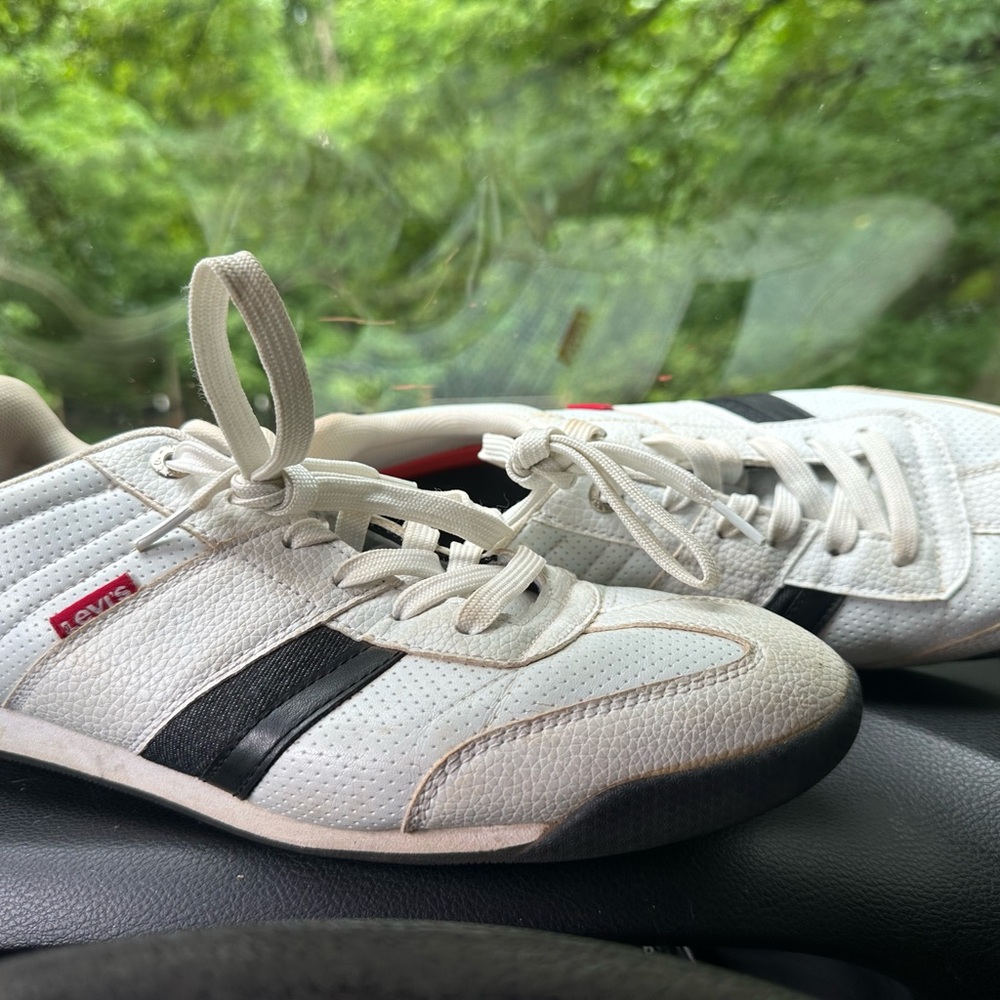 Vintage Levi's White and Black Sneakers Sleek Design